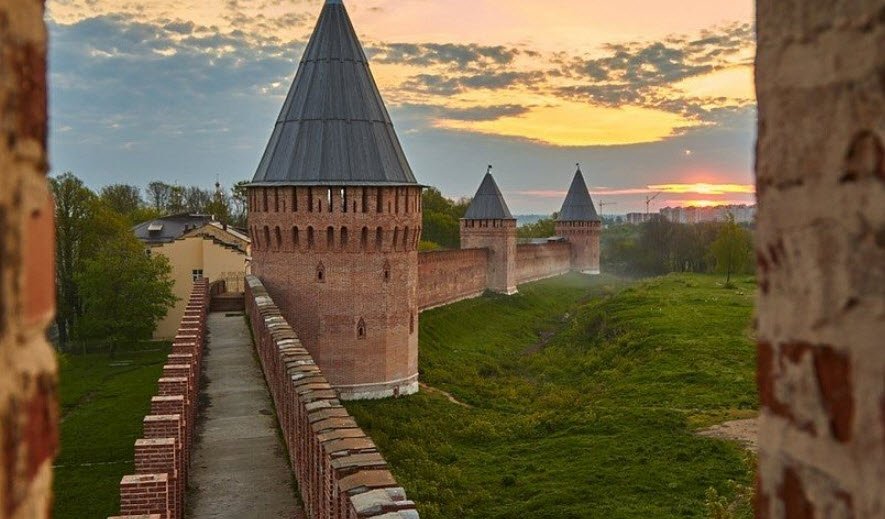 Smolenskaya Krepostnaya Stena, Russia
